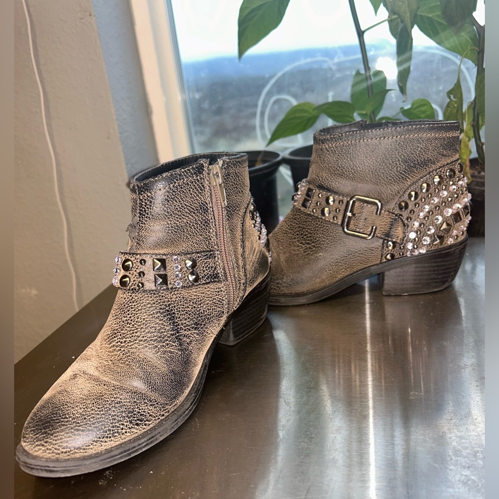 Soda bedazzled zip bootie women’s size 5